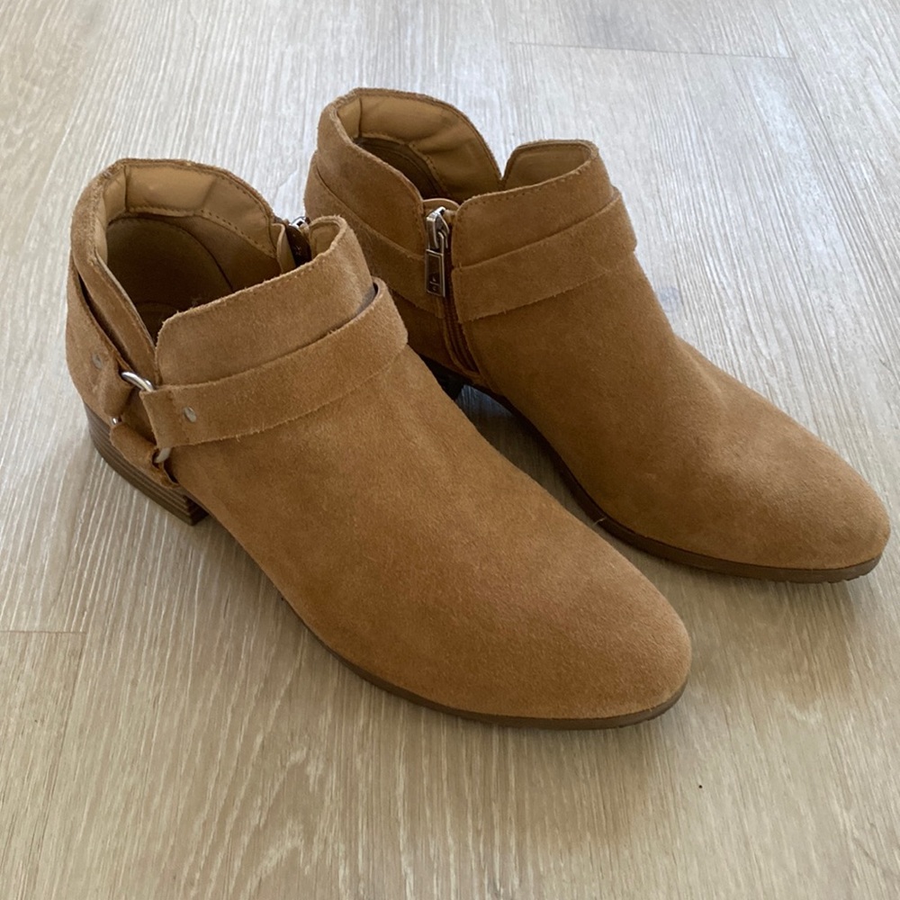 Kenneth Cole Reaction Side Skip Harness Suede Tan Brown Heeled Ankle Boots 8